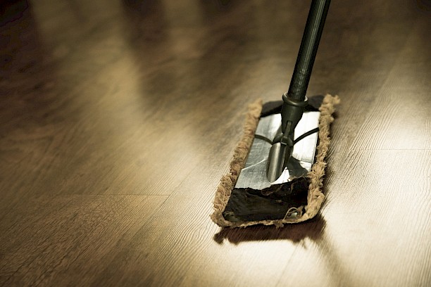 pvc vloer dweilen schoonmaken